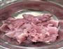 芹菜炒肉的做法图解1