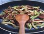 芹菜炒肉的做法图解6