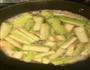 家常菜-鲜美的丝瓜焖田鸡的做法图解6