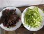 芹菜木耳炒肉片的做法图解2