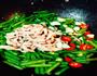青豆角炒肉的做法图解6