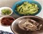 简单鲜香快手菜—青瓜小炒肉的做法图解1