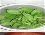 蚝油油菜蟹味菇的做法图解2