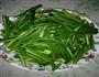 蒜苔炒肉的做法图解2