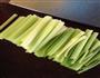 烧肉炒芹菜的做法图解1