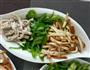 青椒香干炒肉丝的做法图解1