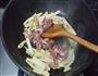 牛肉炒鸡腿菇的做法图解3