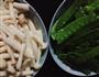 豆荚炒菇的做法图解2