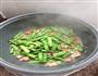 四季豆炒火腿丁的做法图解3