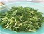芹菜豆腐果炒培根的做法图解1