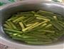 自制腊肉炒蒜苔的做法图解2