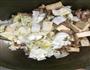 白菜猪肉炖豆腐的做法图解6