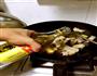 鹌鹑蛋羊肝菌红烧肉的做法图解6