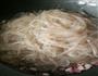 香芹炒粉条的做法图解3