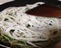 肉片炒河粉的做法图解3