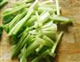 芹菜炒鱿鱼圈的做法图解1